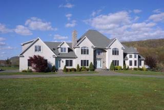 2 Bartholomew Ln, Wallingford, CT 06492-2744