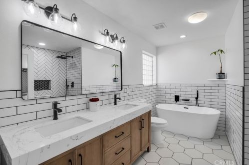 7645 Victoria Ave, Yucca Valley CA  92284-6152 exterior