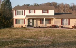 1717 River Shores Dr, Knoxville, TN 37914-6023