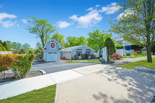 3 Bowman Ln, San Remo NY  11754-2006 exterior