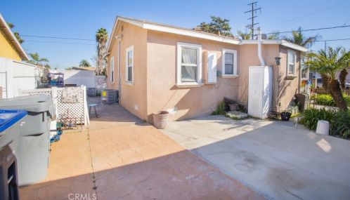 10855 Otis St, Lynwood, CA 90262-2148