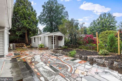 3010 Rosemary Ln, Falls Church VA  22042-1840 exterior