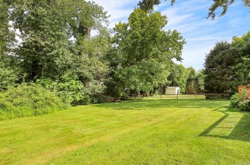 2732 Old Yorktown Rd, Yorktown Hgts NY  10598-3140 exterior