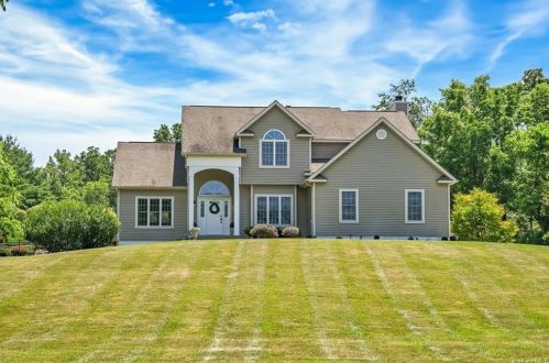 11 Feagles Rd, Warwick, NY 10990-2224