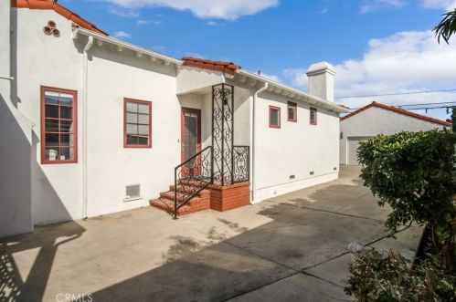 4264 Pepperwood Ave, Long Beach CA  90808-1534 exterior