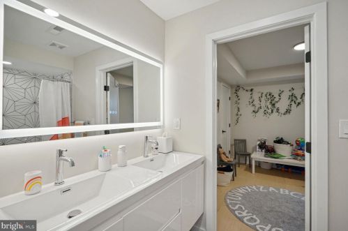 1733 Independence Ave, Washington DC  20003-1637 exterior