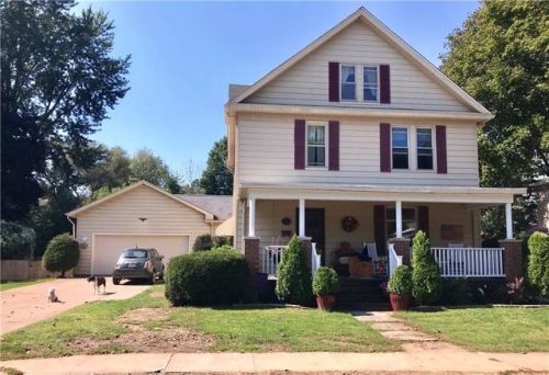 140 Myrtle St, Girard, PA 16417-1624