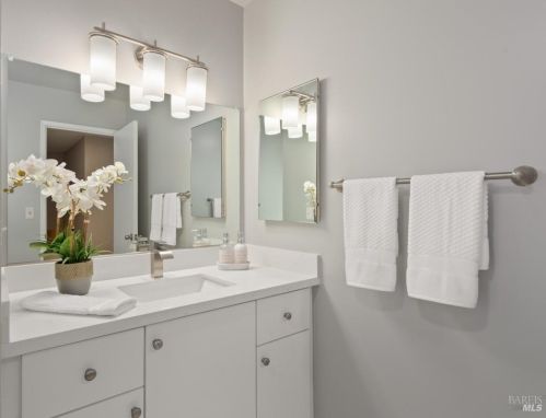 527 San Juan St, Santa Rosa CA  95409-2802 exterior