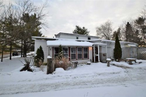 3937 Oakdale Dr, Green Bay, WI 54313-8601