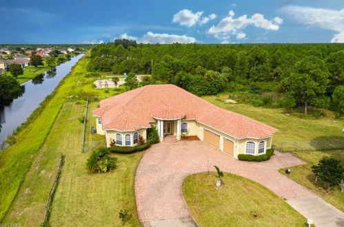 801 Acacia Ave, Lehigh Acres, FL 33972-8214