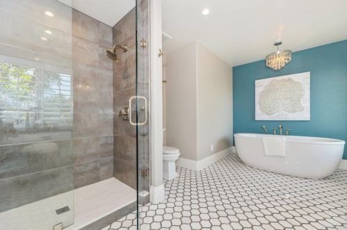 6452 Alexandri Cir, Carlsbad CA  92011-3610 exterior