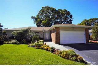 18 Holly Ln, Muttontown, NY 11753-1811