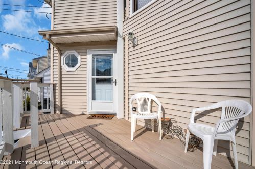 406 Eisenhower Ave, Pelican Island NJ  08751-1625 exterior