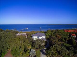 2419 Landings Cir, Bradenton, FL 34209-9675