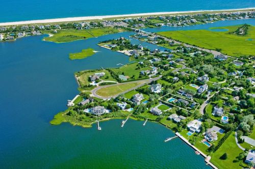 7 Coxs Curve Rd, West Hampton Beach, NY 11978-2712