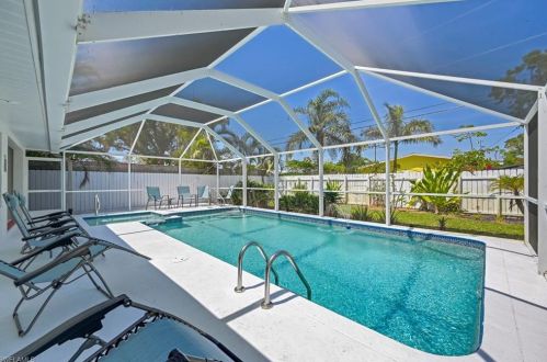 569 102nd Ave, Naples, FL 34108-3210