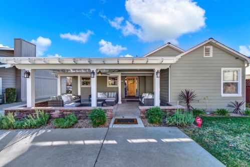 323 Buck Ave, Vacaville, CA 95688-3837