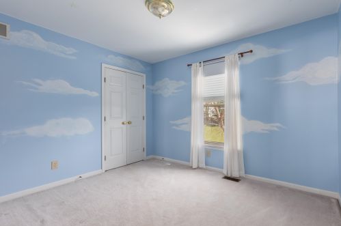 8526 Woodcreek Dr, Florence KY  41042-8237 exterior