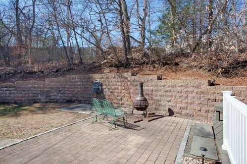 6 Poplar Dr, Mashpee MA 02649-2064 exterior