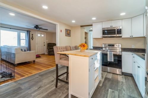 33 New Carver St, Raynham MA 02767-1738 exterior