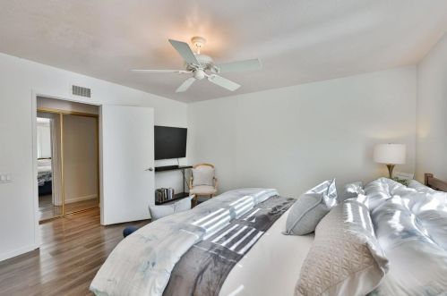 16670 Bernardo Oaks Dr, San Diego CA  92128-2837 exterior