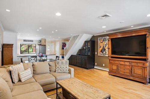 208 Ivy Hill Ln, Rye Brook NY  10573-1607 exterior
