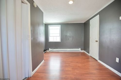 32 Arverne Ter, Irvington NJ 07111-3814 exterior