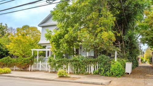 1007 Humboldt St, Santa Rosa, CA 95404-3322