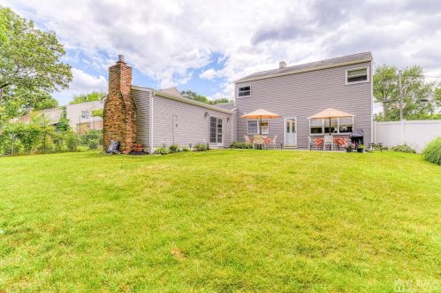 29 Stratford Rd, East Brunswick NJ  08816-2019 exterior