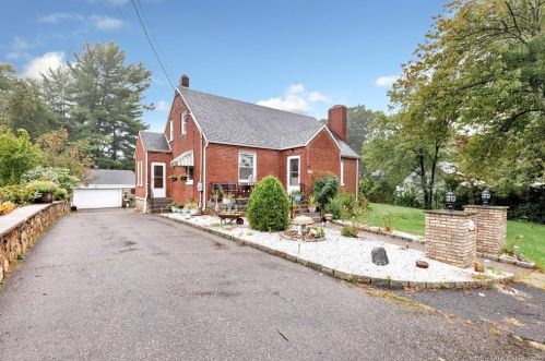 565 Woodside Ave, Bridgeport, CT 06606-2276