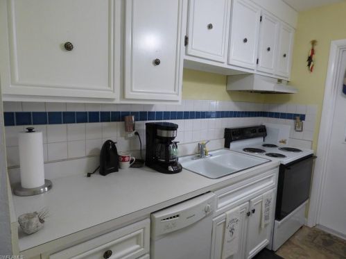 5 Meadow Rue Ct, Lehigh Acres FL  33936-7303 exterior