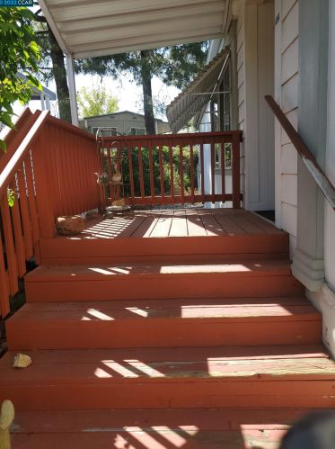 218 Maui Dr, West Pittsburg, CA 94565-5432