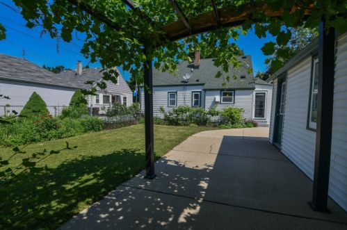 1911 Norwich Ave, Milwaukee WI 53235-4733 exterior