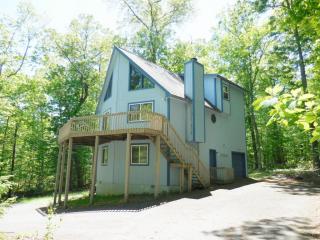 340 Timber Hill Rd, Henryville, PA 18332-7731