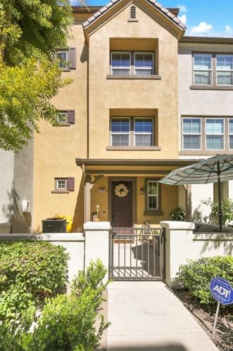 7035 Vining St, Chino, CA 91710-8104