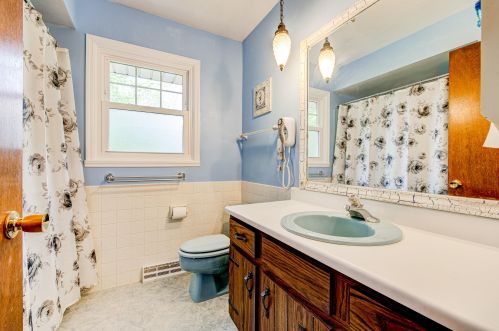 12510 Portland Ave, Thiensville WI  53092-2633 exterior