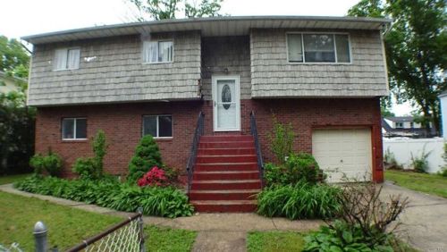 46 Wagner Ave, Roosevelt, NY 11575-1529