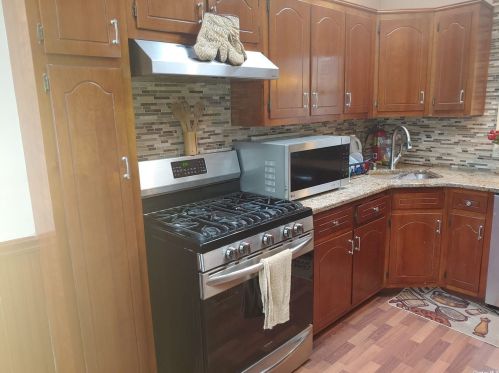 105 Haynes Ave, West Islip NY  11795-1048 exterior