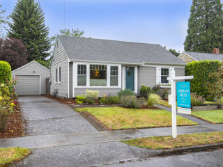 1227 80th Ave, Portland, OR 97213-6833