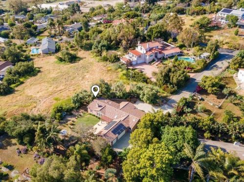 1992 Warmlands Ave, Vista CA  92084-3332 exterior