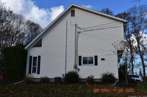 11 Luke St, Waterbury, CT 06706-1621