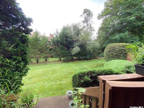 41 Hunt Dr, Muttontown NY  11753-1153 exterior