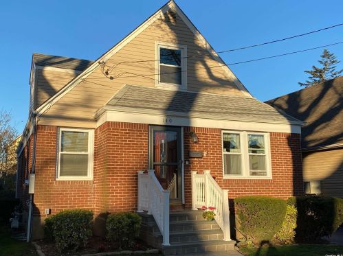 140 3rd St, New Hyde Park, NY 11040-4412