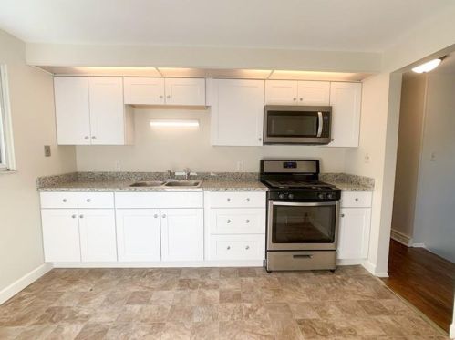 132 Lohengrin Dr, Pittsburgh, PA 15209-1049