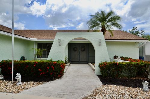 117 Martin Cir, West Palm Beach, FL 33411-1708
