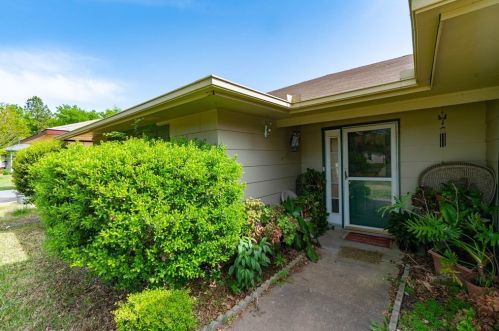 3135 Maple Ave, Greenville TX  75402-6691 exterior