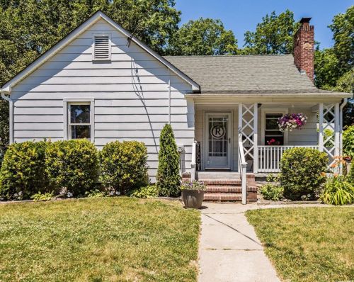 27 Hilden St, San Remo, NY 11754-1702
