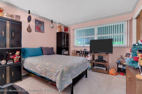 10 Webster Dr, Hazlet NJ 07730-1444 exterior