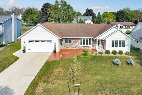 2141 Crestwood Springs Dr, Green Bay, WI 54304-1834