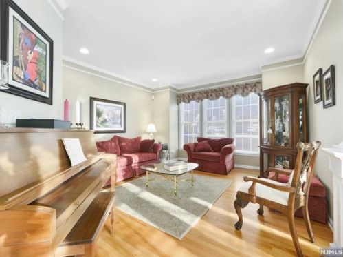 5 River Dell, Oakland NJ  07436-2302 exterior